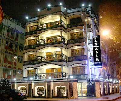 https://imgcld.yatra.com/ytimages/image/upload/t_hotel_yatra_city_desktop/v1407479495/Domestic Hotels/Hotels_Kolkata/Hotel Panasia International/Night-View1.jpg